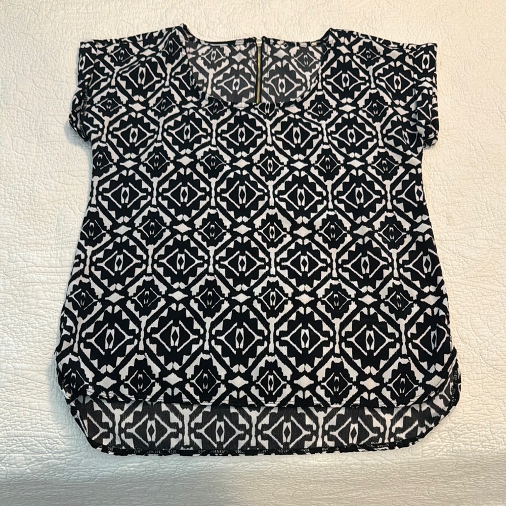 Black and White Geometric Women's Top